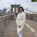 Harshika Poonacha Instagram - Traveller ❤❤❤ That's my second name 😘 #brooklynbridge #newyork Brooklyn Bridge