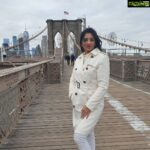 Harshika Poonacha Instagram - Traveller ❤❤❤ That's my second name 😘 #brooklynbridge #newyork Brooklyn Bridge