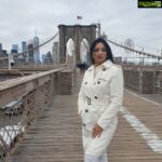 Harshika Poonacha Instagram - Traveller ❤❤❤ That's my second name 😘 #brooklynbridge #newyork Brooklyn Bridge