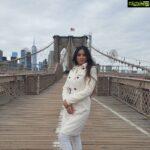 Harshika Poonacha Instagram - Traveller ❤❤❤ That's my second name 😘 #brooklynbridge #newyork Brooklyn Bridge