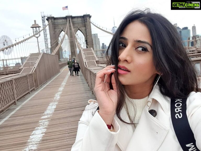 Harshika Poonacha Instagram - Touchdown NEWYORK ❤❤❤ My love for bridges 🥰🥰🥰 @brooklynbridgeig @nytimes Brooklyn Bridge