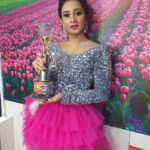 Harshika Poonacha Instagram - Another addition to my wall of fame ❤❤❤ Finally got my hands on to the #BiggBoss season2 best entertainer award 😇 Thankyou @starsuvarna 🙏 . . . . . . Beautiful outfit,accessories and shoes by the lovely @laxmikrishnaofficial MUH @makeover_by_mebitha @makeoverwith_kanakagowda Bangalore, India