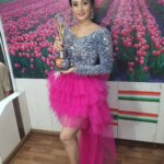 Harshika Poonacha Instagram - Another addition to my wall of fame ❤❤❤ Finally got my hands on to the #BiggBoss season2 best entertainer award 😇 Thankyou @starsuvarna 🙏 . . . . . . Beautiful outfit,accessories and shoes by the lovely @laxmikrishnaofficial MUH @makeover_by_mebitha @makeoverwith_kanakagowda Bangalore, India