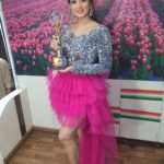 Harshika Poonacha Instagram - Another addition to my wall of fame ❤❤❤ Finally got my hands on to the #BiggBoss season2 best entertainer award 😇 Thankyou @starsuvarna 🙏 . . . . . . Beautiful outfit,accessories and shoes by the lovely @laxmikrishnaofficial MUH @makeover_by_mebitha @makeoverwith_kanakagowda Bangalore, India