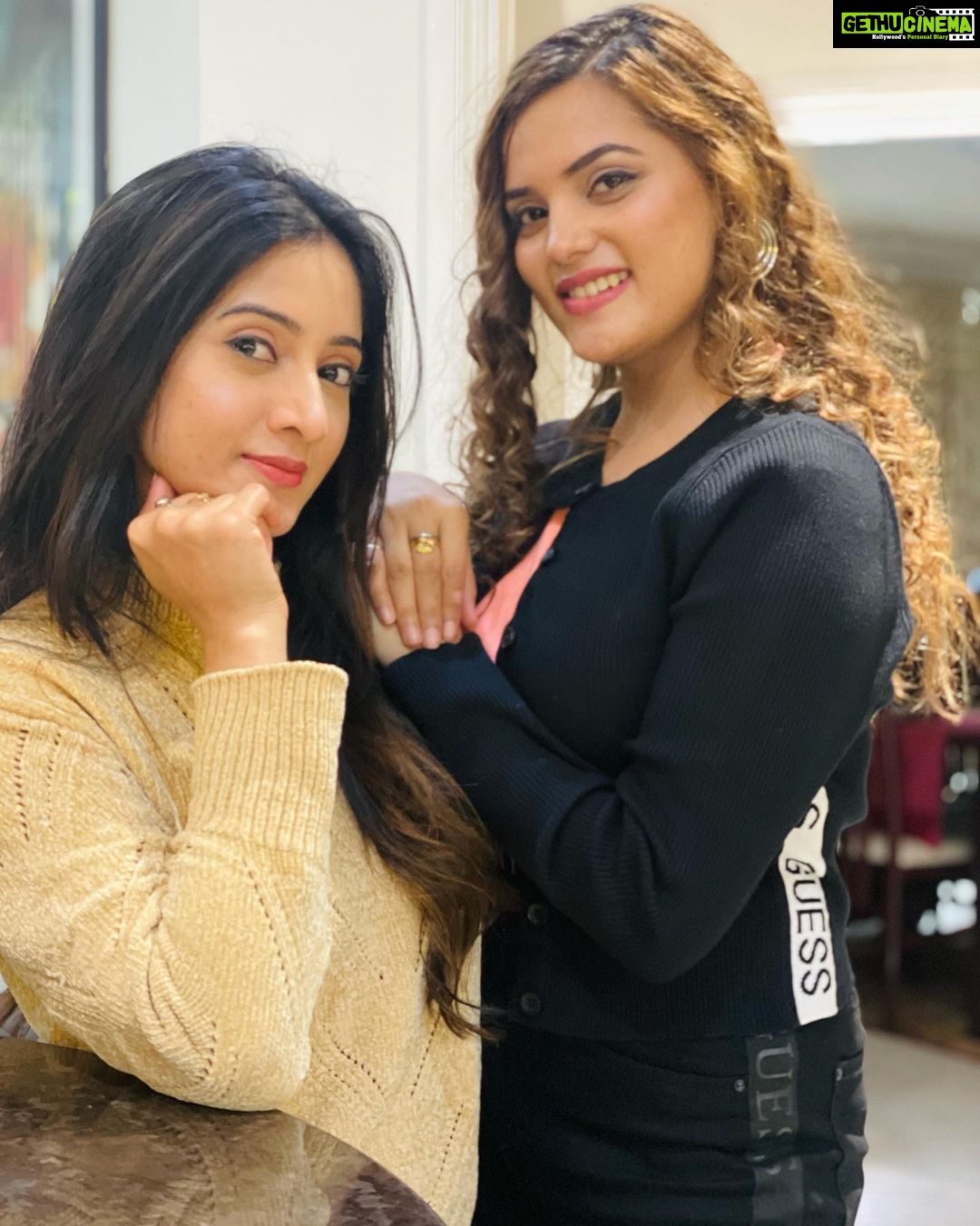 Harshika Poonacha Instagram - Hello love🤎🤎 @harshikapoonachaofficial London, United Kingdom