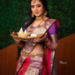 Harshika Poonacha Instagram – Happy Makara Sankranti 🙏
May this 2021 become the most fantastic year for you❤
.
.
.
.
.
.
Wearing beautiful @nineonine_designstudio 
MUH @makeover_by_mebitha @arpitha_karnik 
PC @arunkummar_portraits
Jewellery  @waymore.priyanka