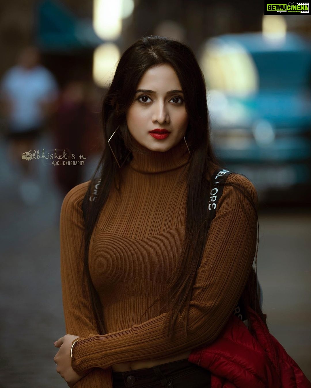 Harshika Poonacha Instagram - Wednesday vibes ❤️❤️❤️ . . . PC @snabhi London, United Kingdom