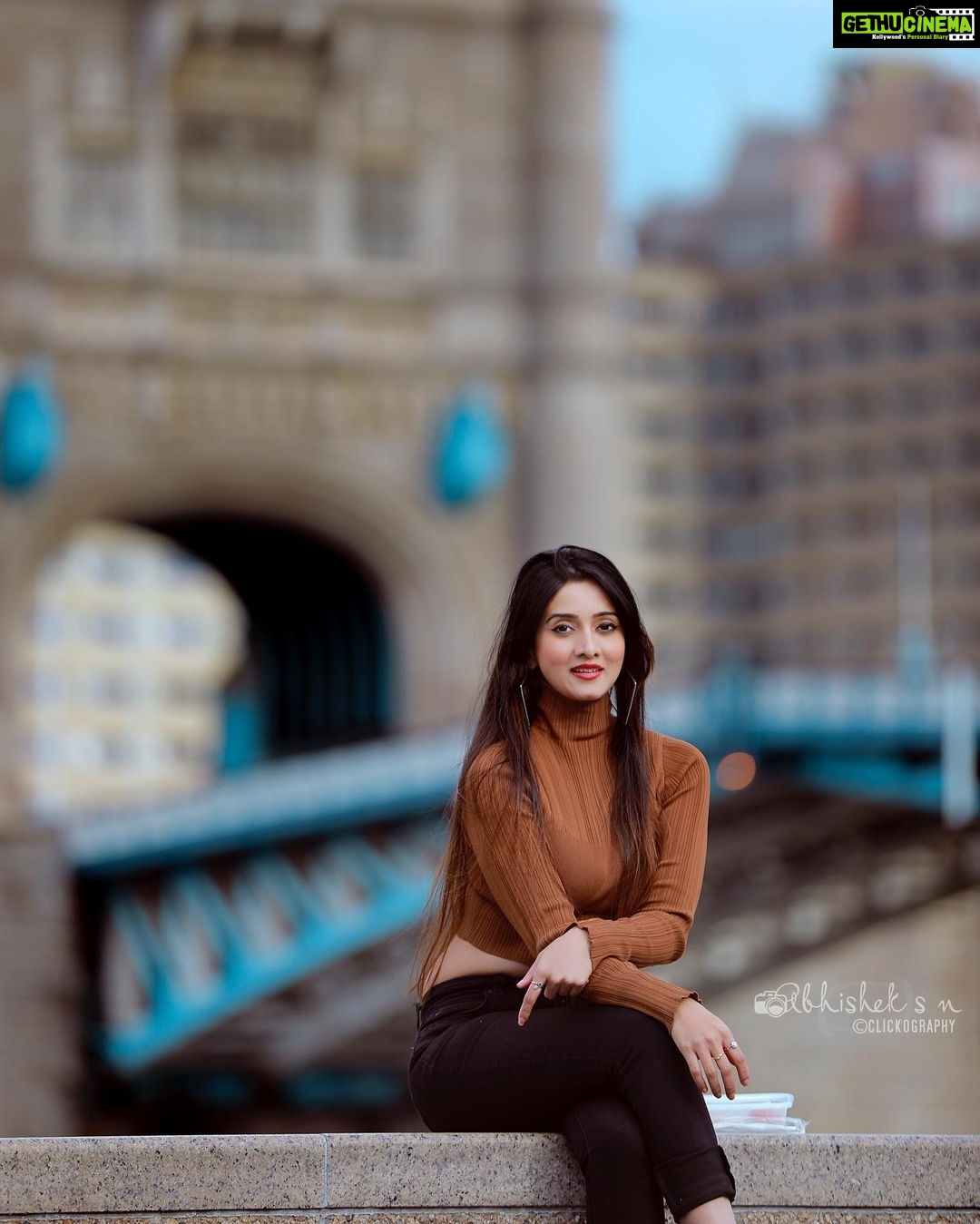 Harshika Poonacha Instagram - Iām a traveller ā¤ļø Sassy bougie classy š¤©š¤©š¤© #london . . . . . PS : Still Jet-lagged and sleeping,waking up at london hours š Hence will post more london pics till I get back to Indian hours ā¤ļø PC @snabhi š London, United Kingdom