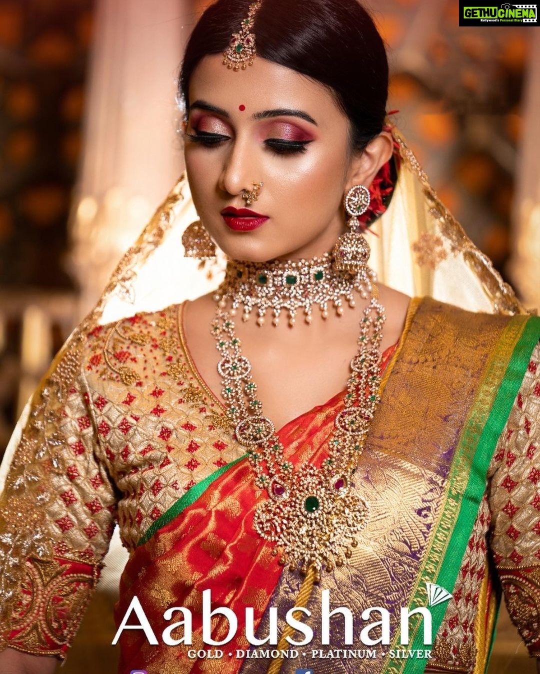 Harshika Poonacha Instagram - Celebrate your Diwali with @aabushanjewellery1941 ❤️❤️❤️ Happy Dhanteras Pooja to everyone 😇 May you all make loads and loads of money 😊😊😊