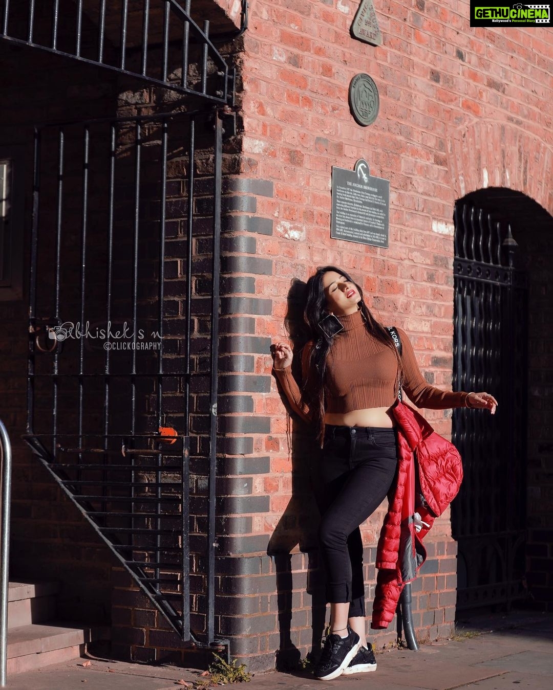 Harshika Poonacha Instagram - Iām a traveller ā¤ļø Sassy bougie classy š¤©š¤©š¤© #london . . . . . PS : Still Jet-lagged and sleeping,waking up at london hours š Hence will post more london pics till I get back to Indian hours ā¤ļø PC @snabhi š London, United Kingdom
