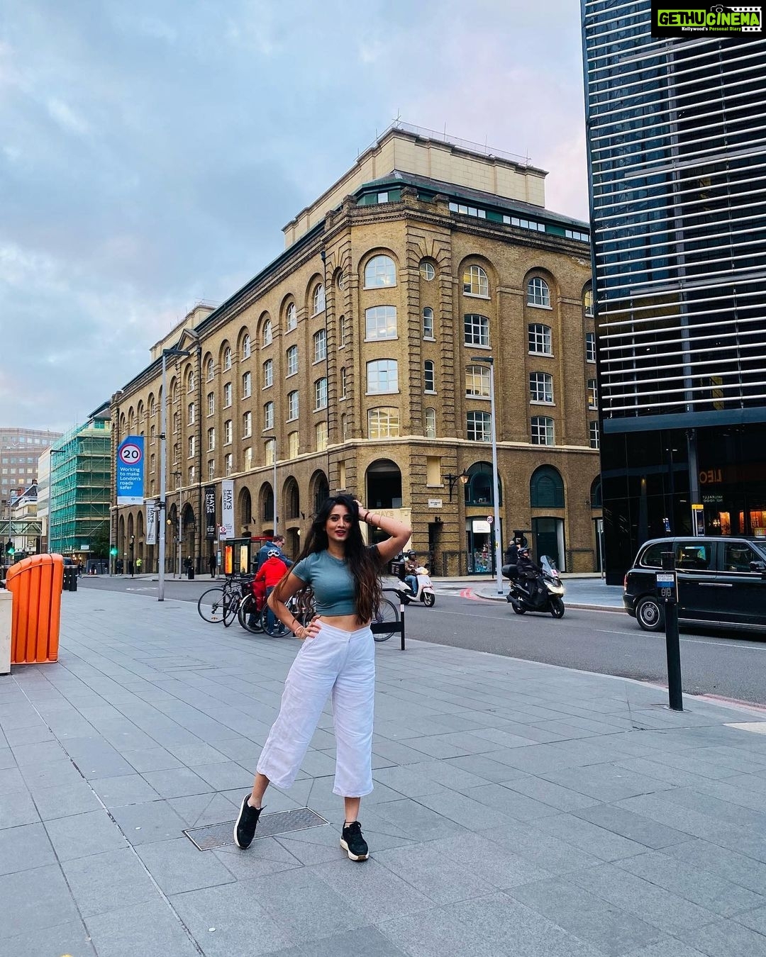 Harshika Poonacha Instagram - Practising my posing skills ❤️❤️❤️ London, United Kingdom