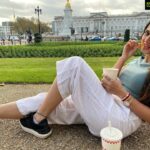 Harshika Poonacha Instagram - I wish this was Breakfast at the Buckingham Palace ❤️❤️❤️ For now it is Breakfast in front of the Buckingham Palace 🥰 People say there is not much to see in London, I disagree !!! It’s all about how you see it, I find every single frame of London so beautiful and I could visit the tower bridge and the palace any number of times. I find them gorgeous every single day ❤️❤️❤️ Lots of love to you all 😇 Wish I get an opportunity to meet the Queen someday , There is nothing wrong in wishing or dreaming , I’m concluding my post with this lovely quote “Dream So Big that people think you are crazy “ 🥰