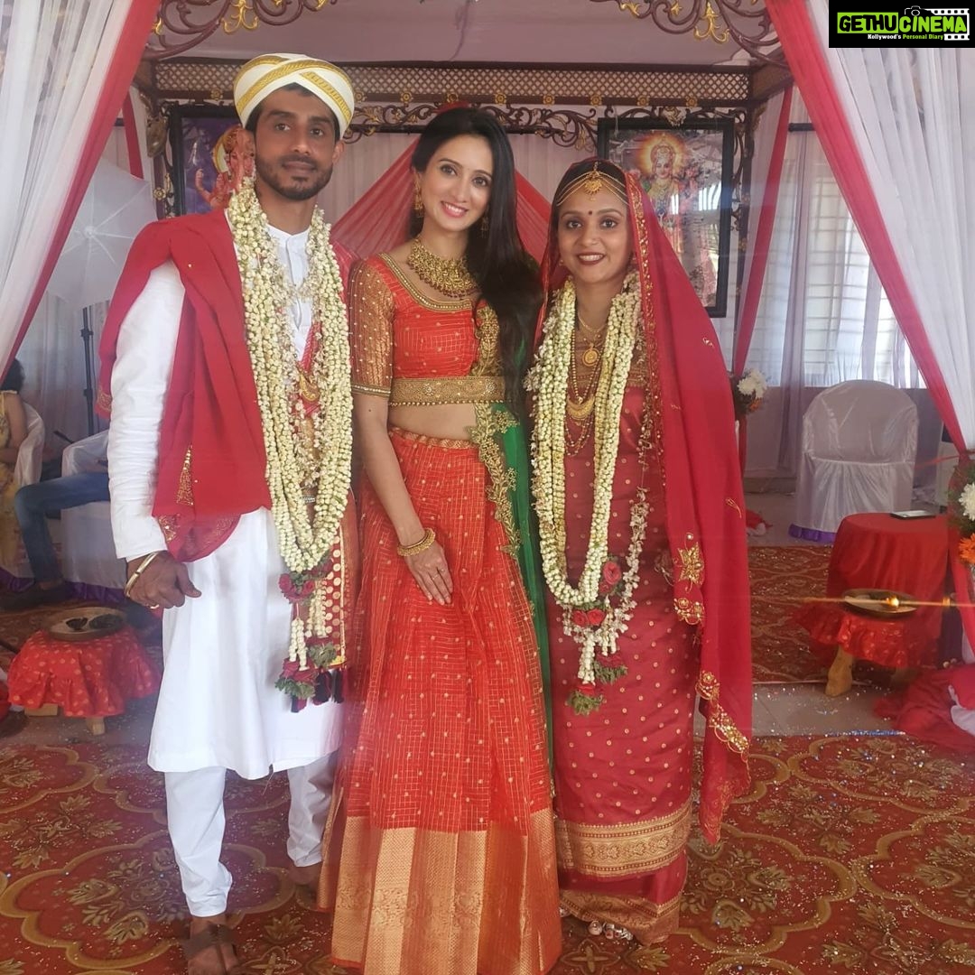 Harshika Poonacha Instagram - Its a #Wedding season❤ My little cousin sister @meghna_muthamma got married a week ago ❤❤❤ It was a beautiful wedding and I really missed Pappa at this wedding . He would've loved to be a part of it. Weddings are a place to meet your entire family and continued family who you don't meet often coz of busy schedules. This was one of them, I met all my beautiful granddads,grandmoms,aunts, uncles ,cousins and other relatives ❤ So my piece of advice is "Do make yourself free for special events, it will bring joy to the heart and smile on your loved ones faces" . #kodava #wedding . . . . . . Wearing beautiful @shreedesignersboutique Jewellery @velvetboxby Bittangala, Coorg