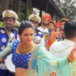 Harshika Poonacha Instagram - #Ladkewale dancing with the #Baarat ❤❤❤ My First experience at a marwadi wedding is outstanding ❤ Having super fun ❤ #pankajwedssoniya . . . . . . The third look at the wedding in a pattu pavada lehenge designed by @shreedesignersboutique MUH @indiravisage Jewellery @velvetboxby