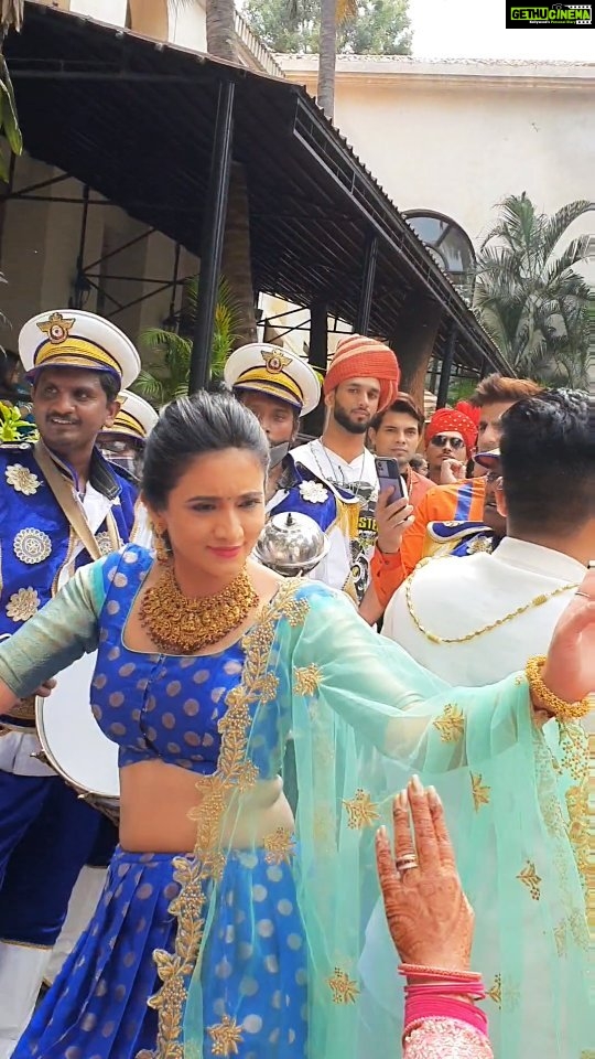 Harshika Poonacha Instagram - #Ladkewale dancing with the #Baarat ❤❤❤ My First experience at a marwadi wedding is outstanding ❤ Having super fun ❤ #pankajwedssoniya . . . . . . The third look at the wedding in a pattu pavada lehenge designed by @shreedesignersboutique MUH @indiravisage Jewellery @velvetboxby