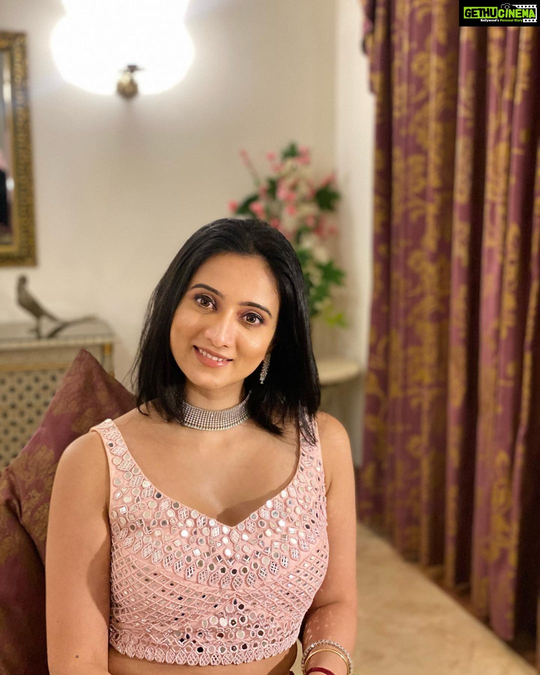 Harshika Poonacha Instagram - Name : @harshikapoonachaofficial JOB : To look GORGEOUS ♥️♥️♥️ . . . MUH @indiravisage Jewellery @velvetboxby Golden Palms Hotel & Spa