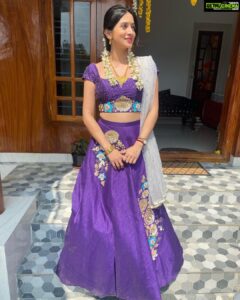 Harshika Poonacha Instagram - House warming glow ❤️❤️❤️ Thankyou to one and all for coming and blessing us 🙏🙏🙏 Wearing beautiful lehenga @sehari_priya_label Dupatta @saldanha_label #Harshihousewarming #Anugraha Virajpet, India