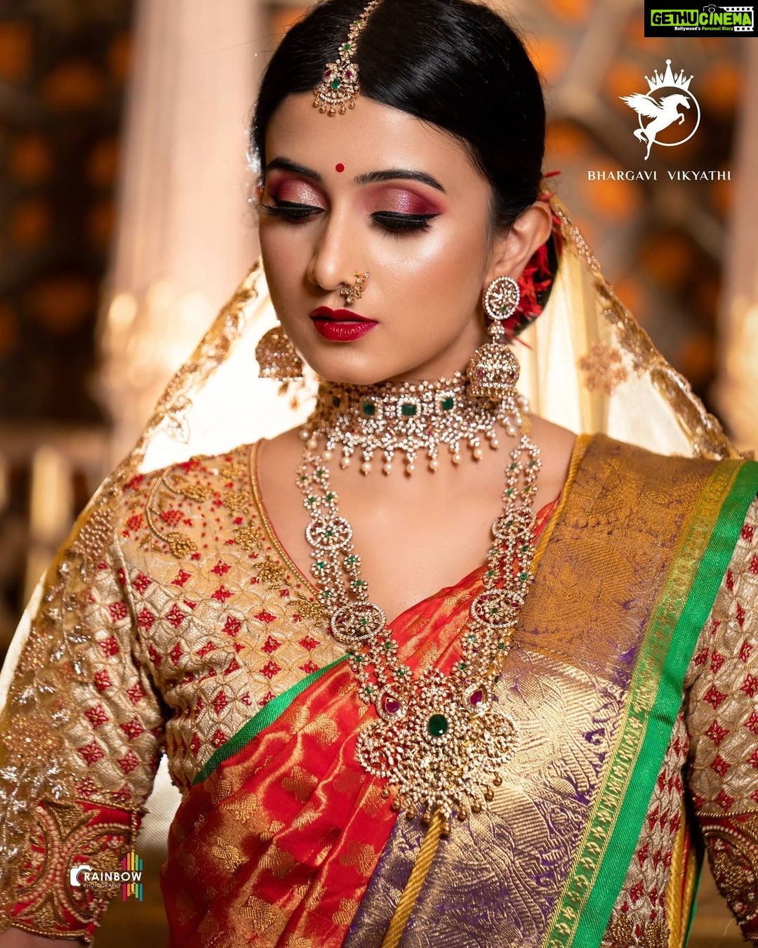 Harshika Poonacha Instagram - Her Value is PRICELESS, Her Potential is LIMITLESS , She is a QUEEN 👸 Unveiling the Royalty 👸 "NAVATHAAR" This concept made me live the Royal Experience I've always loved ❤ ♥ ❤ Once a QUEEN ,Always a QUEEN 👸 Concept and Designer @bhargavi.official MUA @makeoversbynikitha PC @rainbow_photography_official @huvesh Jewellery @aabushanjewellery1941 Bangalore Movies