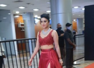 Harshika Poonacha Instagram - 12 Million Love on @instagram ❤❤❤ Thankyou for loving this video somuch, Just tried a new song which is #trending and is #perfect for the walk ❤❤❤ This look was so special for me. Thankyou @label_divya_samal for the beautiful outfit . Jewellery @pihtara_jewels Makeup and hair by @gotomirrors Thankyou @aravind_shiv @shwethahc12 for inviting me for @siimawards ❤❤❤ Lots of love @vishnuinduri and @brindaprasad for hosting such a huuuuuuge event ❤ Video credits to the awesome @manav.manglani 🤗