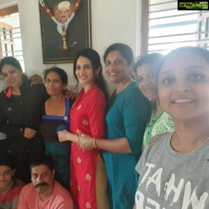 Harshika Poonacha Instagram - Its my hero's first death anniversary today ❤❤❤
I will always miss my first love,my first hero,my superman,my biggest superstar,my Father .
Pappa I miss you everyday and only I know how much pain I've been through this 1 year , My days wouldn't pass without talking to you twice a day when I'm shooting,Or maybe hug u and talk to you for hours and gossip with you while you kiss on my forehead,There are times when I've slept off on your chest,I can't believe I've spent 1 whole year without you.
I hope you are happy up there and you are blessing us ❤😇
Today was your day and I made sure your loved ones came together to spend a day in your remembrance .
Mom and I miss you Pappa ❤
You always told me Family comes First and I shall follow your words. 

#PoonachaDeathAnniversary