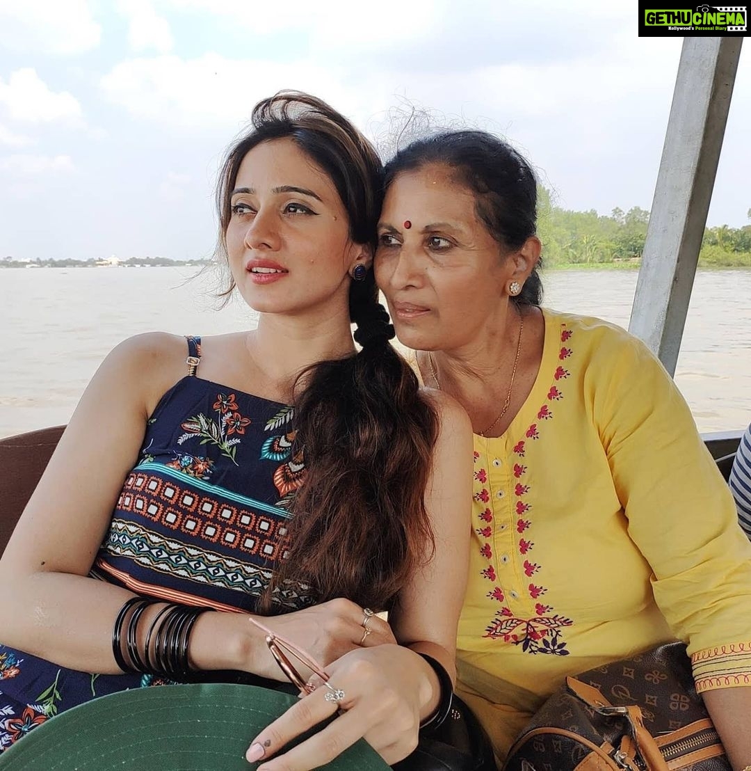 Harshika Poonacha Instagram - Happy Mothers Day Maa❤❤❤ According to me,you are the strongest woman in the world. I know when pappa left us, You were the one who lost your partner,your bestfriend and the person who you lived with all your life. But you never showed your pain in front of me. I know you cry in washroom, I know you always hid your tears in front of me, i could always feel it,You knew I was heartbroken when pappa was no more and for my sake you controlled your emotions and made sure you never cried in front of me. I'm a strong girl coz I have a strong mom like you. Now all I have is you and All you have is me. I promise to take care of you with all my heart and I shall never let anything or anyone hurt you 😘 Love you Maa❤ #happymothersday