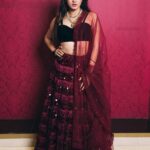 Harshika Poonacha Instagram – God gave girls dupattas to fly ♥️♥️♥️
Why need wings ???
.
.
.
.
Wearing this gorgeous lehenga by @nadira.couture 
PC @santu_the_photographer 
MUH @lubna_shik N4Couture