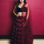 Harshika Poonacha Instagram - God gave girls dupattas to fly ♥️♥️♥️ Why need wings ??? . . . . Wearing this gorgeous lehenga by @nadira.couture PC @santu_the_photographer MUH @lubna_shik N4Couture