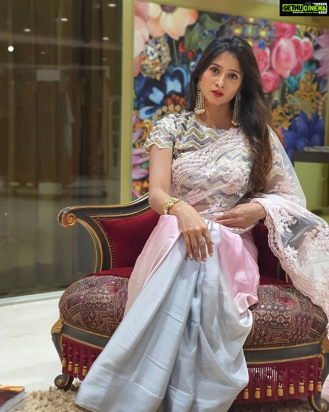 Harshika Poonacha Instagram - PRINCESS shots 👸 Draped in this gorgeous @nadira.couture 1 MG - Lido Mall