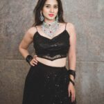 Harshika Poonacha Instagram - Shades of black ♥️♥️♥️ Wearing beautiful @mousumidebnath9006 PC @yogeshshetty23 #JewelsofIndia expo