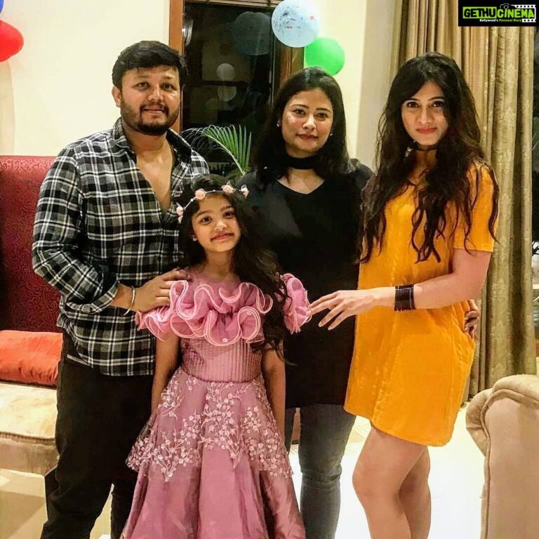 Harshika Poonacha Instagram - Happy Wedding Anniversary to the most beautiful couple of Sandalwood 😘😘😘 You both are so adorable ❤❤❤ Wishing you both a wonderful life filled with love,happiness and togetherness 😘 Lots of love @goldenstar_ganesh sir and @shilpaaganesh maam 🥰
