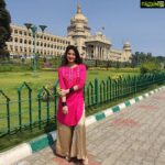 Harshika Poonacha Instagram – The Most beautiful #VIDHANASOUDHA 💖💝💞
Thankyou @vijaykarnataka for making me your chief guest for the Road safety walkathon 🙏
Always an honor to be a part of social awareness programmes 🙏
*ಯುವಕರೇ….. ನನ್ನ ಯುವತಿಯರೇ….* ನನ್ನ ನಡಿಗೆ
ವಿಧಾನಸೌಧದ ಕಡೆಗೆ
ಇದು ನಮ್ಮ ಗೌರವದ ಸಂಕೇತ
ಇದರಲ್ಲಿದೆ ನಮ್ಮ ಜನರ ಹಿತ

ನಮ್ಮ ಶಕ್ತಿಸೌಧವಿದು
ಕರುನಾಡ ಹೆಮ್ಮೆಯಿದು
ಆಡಳಿತದ ಪುಣ್ಯಕ್ಷೇತ್ರವಿದು
ಎಲ್ಲರ ಪಾಲಿನ ದೇವಾಲಯವಿದು

ಈ ಜಾಗವೇ ಪವಿತ್ರ
ಇಲ್ಲಿ ಇರುವವರು ಆಗಬೇಕಿದೆ ಜನಮಿತ್ರ
ಇಲ್ಲಿನವರ ಬಗ್ಗೆ ಜನರಿಗಿದೆ ಬೆಟ್ಟದಷ್ಟು ಅಕಾಂಕ್ಷೆ
ಇಲ್ಲಿರುವವರು ಉಳಿಸಿಕೊಳ್ಳಬೇಕಿದೆ ಆ ನಿರೀಕ್ಷೆ

ಎಲ್ಲರೂ ಒಟ್ಟಿಗೆ ದುಡಿಯೋಣ
ರಾಗದ್ವೇಷವ ಬಿಟ್ಟಾಕೋಣ
ಒಟ್ಟಿಗೆ ಸಾಗೋಣ
ನಾಡನ್ನು ಸಮೃದ್ದವಾಗಿಸೋಣ

ನಿಮ್ಮಯ ಪ್ರೀತಿಯ *ಹರ್ಷಿಕಾ……..* Vidhana Soudha