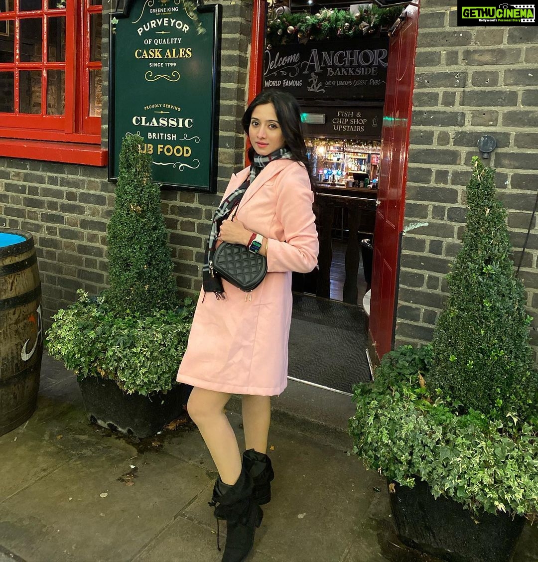 Harshika Poonacha Instagram - Who needs some FISH & CHIPS ♥️♥️♥️ #london #lights London, United Kingdom