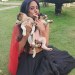 Harshika Poonacha Instagram – Come to goa if you wanna cuddle these two…
Sussssch cutiesss😘😘😘 Wearing the very pretty @arabylekhareddy 😍 Goa