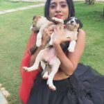 Harshika Poonacha Instagram – Come to goa if you wanna cuddle these two…
Sussssch cutiesss😘😘😘 Wearing the very pretty @arabylekhareddy 😍 Goa