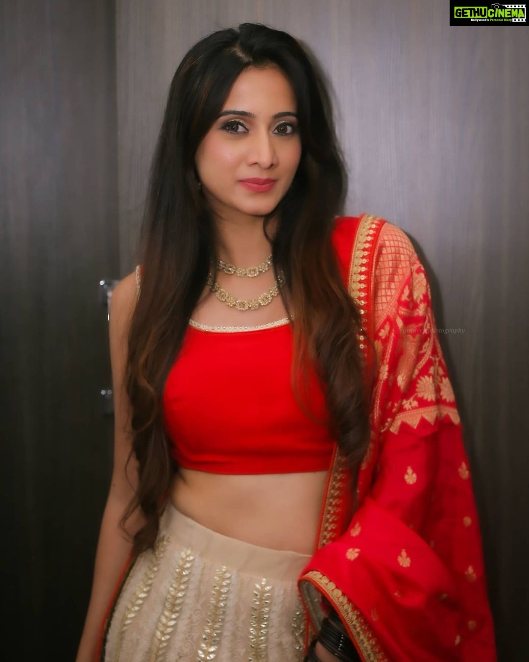 Harshika Poonacha Instagram - Life is all about chances ♥️♥️♥️ If you miss a chance once,grab it the next time 😘😘😘 But remember to live everyday 🤗🤗🤗 #thursdaythoughts Love to you all Wearing beautiful @nineonine_designstudio MUH @makeup_by_nitha_gowda PC @pradeepmachar Kodagu, India