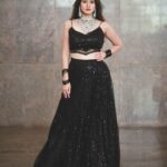 Harshika Poonacha Instagram - Shades of black ♥️♥️♥️ Wearing beautiful @mousumidebnath9006 PC @yogeshshetty23 #JewelsofIndia expo