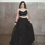Harshika Poonacha Instagram - Shades of black ♥️♥️♥️ Wearing beautiful @mousumidebnath9006 PC @yogeshshetty23 #JewelsofIndia expo
