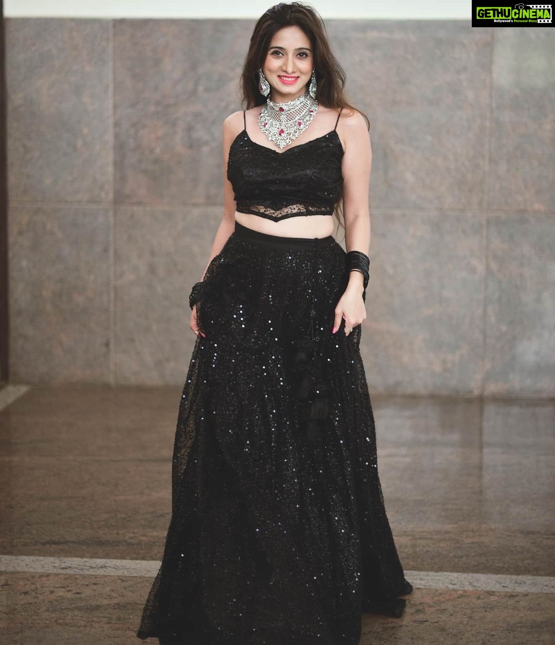 Harshika Poonacha Instagram - Shades of black ♥️♥️♥️ Wearing beautiful @mousumidebnath9006 PC @yogeshshetty23 #JewelsofIndia expo