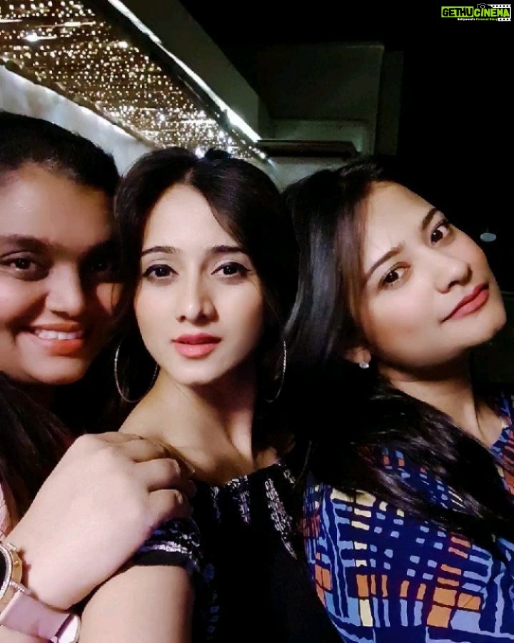 Harshika Poonacha Instagram - First Glorious Barbeque of 2020 at Ganapa ❤❤❤ Lots of love to the perfect hosts @goldenstar_ganesh sir @shilpaaganesh maam😘😘😘