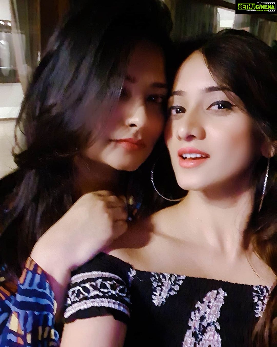 Harshika Poonacha Instagram - First Glorious Barbeque of 2020 at Ganapa ❤❤❤ Lots of love to the perfect hosts @goldenstar_ganesh sir @shilpaaganesh maam😘😘😘