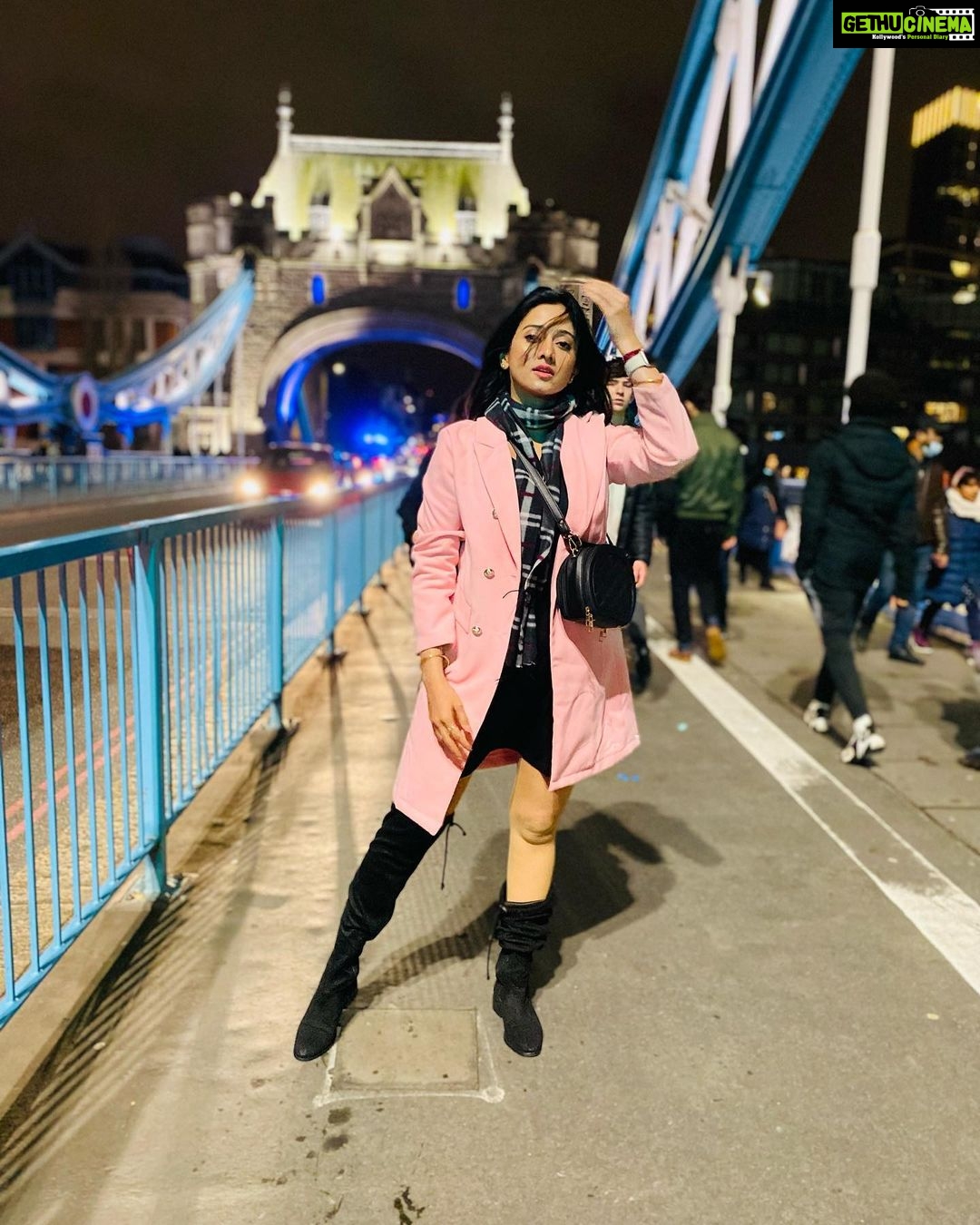 Harshika Poonacha Instagram - London here I come ♥️♥️♥️ I wanted to make sure my first pic from here is gonna be at my favourite place and not the airport 🙈, So here I’m at my #towerbridge ♥️ Let’s bring in the Newyears with love,joy and laughter🥰 2022 we are ready to welcome you ♥️ #Touchdown #London London, United Kingdom