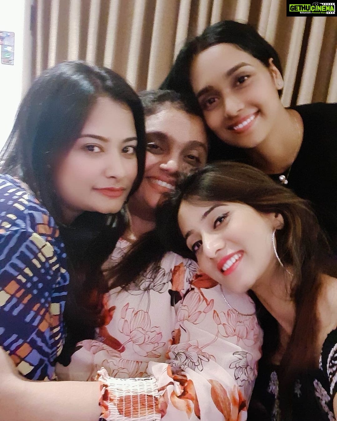 Harshika Poonacha Instagram - First Glorious Barbeque of 2020 at Ganapa ❤❤❤ Lots of love to the perfect hosts @goldenstar_ganesh sir @shilpaaganesh maam😘😘😘