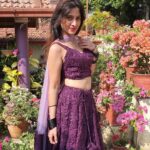 Harshika Poonacha Instagram - Sunkissed 💖💝💞 *ನಾನು.... ನಮ್ಮೂರು......* ನಾನು ನಮ್ಮೂರಲ್ಲಿ ವೀರರ ನಾಡು‌ ಕೊಡಗಿನಲ್ಲಿ ರಂಗು ರಂಗಿನ ಪೋಟೋ ಶೂಟಿನಲ್ಲಿ ತವರೂರಿನ ಸಂಭ್ರಮ ತುಂಬಿದೆ ಮೊಗದಲ್ಲಿ ನಮ್ಮೂರು ಚೆಂದ ಇಲ್ಲಿನ ಪರಿಸರವೇ ಅಂದ ಇಲ್ಲಿ ಇರುವುದೇ ಆನಂದ ಪ್ರತಿ ಜನ್ಮ‌ ಇಲ್ಲೇ ಬಯಸುವೇ ಆ ದೇವರಿಂದ ಹಸಿರು ತುಂಬಿದ ಸ್ವರ್ಗವಿದು ಕರ್ನಾಟಕದ ಕಾಶ್ಮೀರವಿದು ಯೋಧರ ಕೊಡುಗೆ ನೀಡಿದ ನಾಡಿದು ಕರುನಾಡಿನ ಹೆಮ್ಮೆಯಿದು ನಮ್ಮ ಹೆಮ್ಮೆ ನಮ್ಮ ಕೊಡಗು ಕಾವೇರಿಯ ಸೊಬಗು ಗಿರಿ ಪರ್ವತಗಳ ಸಾಲು ಟೀ.... ಕಾಫಿಯ ಘಮಲು *Happy to Be in ಕೂರ್ಗ್* . Wearing 💃 @mousumidebnath9006 COORG - The Scotland Of India