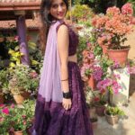 Harshika Poonacha Instagram - Sunkissed 💖💝💞 *ನಾನು.... ನಮ್ಮೂರು......* ನಾನು ನಮ್ಮೂರಲ್ಲಿ ವೀರರ ನಾಡು‌ ಕೊಡಗಿನಲ್ಲಿ ರಂಗು ರಂಗಿನ ಪೋಟೋ ಶೂಟಿನಲ್ಲಿ ತವರೂರಿನ ಸಂಭ್ರಮ ತುಂಬಿದೆ ಮೊಗದಲ್ಲಿ ನಮ್ಮೂರು ಚೆಂದ ಇಲ್ಲಿನ ಪರಿಸರವೇ ಅಂದ ಇಲ್ಲಿ ಇರುವುದೇ ಆನಂದ ಪ್ರತಿ ಜನ್ಮ‌ ಇಲ್ಲೇ ಬಯಸುವೇ ಆ ದೇವರಿಂದ ಹಸಿರು ತುಂಬಿದ ಸ್ವರ್ಗವಿದು ಕರ್ನಾಟಕದ ಕಾಶ್ಮೀರವಿದು ಯೋಧರ ಕೊಡುಗೆ ನೀಡಿದ ನಾಡಿದು ಕರುನಾಡಿನ ಹೆಮ್ಮೆಯಿದು ನಮ್ಮ ಹೆಮ್ಮೆ ನಮ್ಮ ಕೊಡಗು ಕಾವೇರಿಯ ಸೊಬಗು ಗಿರಿ ಪರ್ವತಗಳ ಸಾಲು ಟೀ.... ಕಾಫಿಯ ಘಮಲು *Happy to Be in ಕೂರ್ಗ್* . Wearing 💃 @mousumidebnath9006 COORG - The Scotland Of India