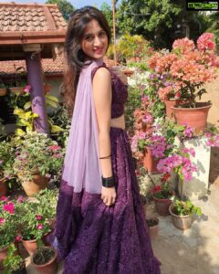 Harshika Poonacha Instagram - Sunkissed 💖💝💞 *ನಾನು.... ನಮ್ಮೂರು......* ನಾನು ನಮ್ಮೂರಲ್ಲಿ ವೀರರ ನಾಡು‌ ಕೊಡಗಿನಲ್ಲಿ ರಂಗು ರಂಗಿನ ಪೋಟೋ ಶೂಟಿನಲ್ಲಿ ತವರೂರಿನ ಸಂಭ್ರಮ ತುಂಬಿದೆ ಮೊಗದಲ್ಲಿ ನಮ್ಮೂರು ಚೆಂದ ಇಲ್ಲಿನ ಪರಿಸರವೇ ಅಂದ ಇಲ್ಲಿ ಇರುವುದೇ ಆನಂದ ಪ್ರತಿ ಜನ್ಮ‌ ಇಲ್ಲೇ ಬಯಸುವೇ ಆ ದೇವರಿಂದ ಹಸಿರು ತುಂಬಿದ ಸ್ವರ್ಗವಿದು ಕರ್ನಾಟಕದ ಕಾಶ್ಮೀರವಿದು ಯೋಧರ ಕೊಡುಗೆ ನೀಡಿದ ನಾಡಿದು ಕರುನಾಡಿನ ಹೆಮ್ಮೆಯಿದು ನಮ್ಮ ಹೆಮ್ಮೆ ನಮ್ಮ ಕೊಡಗು ಕಾವೇರಿಯ ಸೊಬಗು ಗಿರಿ ಪರ್ವತಗಳ ಸಾಲು ಟೀ.... ಕಾಫಿಯ ಘಮಲು *Happy to Be in ಕೂರ್ಗ್* . Wearing 💃 @mousumidebnath9006 COORG - The Scotland Of India