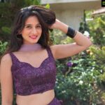 Harshika Poonacha Instagram - Midshots💞💝💖 *ನಾನು.... ನಮ್ಮೂರು......* ನಾನು ನಮ್ಮೂರಲ್ಲಿ ವೀರರ ನಾಡು‌ ಕೊಡಗಿನಲ್ಲಿ ರಂಗು ರಂಗಿನ ಪೋಟೋ ಶೂಟಿನಲ್ಲಿ ತವರೂರಿನ ಸಂಭ್ರಮ ತುಂಬಿದೆ ಮೊಗದಲ್ಲಿ ನಮ್ಮೂರು ಚೆಂದ ಇಲ್ಲಿನ ಪರಿಸರವೇ ಅಂದ ಇಲ್ಲಿ ಇರುವುದೇ ಆನಂದ ಪ್ರತಿ ಜನ್ಮ‌ ಇಲ್ಲೇ ಬಯಸುವೇ ಆ ದೇವರಿಂದ ಹಸಿರು ತುಂಬಿದ ಸ್ವರ್ಗವಿದು ಕರ್ನಾಟಕದ ಕಾಶ್ಮೀರವಿದು ಯೋಧರ ಕೊಡುಗೆ ನೀಡಿದ ನಾಡಿದು ಕರುನಾಡಿನ ಹೆಮ್ಮೆಯಿದು ನಮ್ಮ ಹೆಮ್ಮೆ ನಮ್ಮ ಕೊಡಗು ಕಾವೇರಿಯ ಸೊಬಗು ಗಿರಿ ಪರ್ವತಗಳ ಸಾಲು ಟೀ.... ಕಾಫಿಯ ಘಮಲು *Happy to Be in ಕೂರ್ಗ್* . Wearing 💃 @mousumidebnath9006 COORG - The Scotland Of India