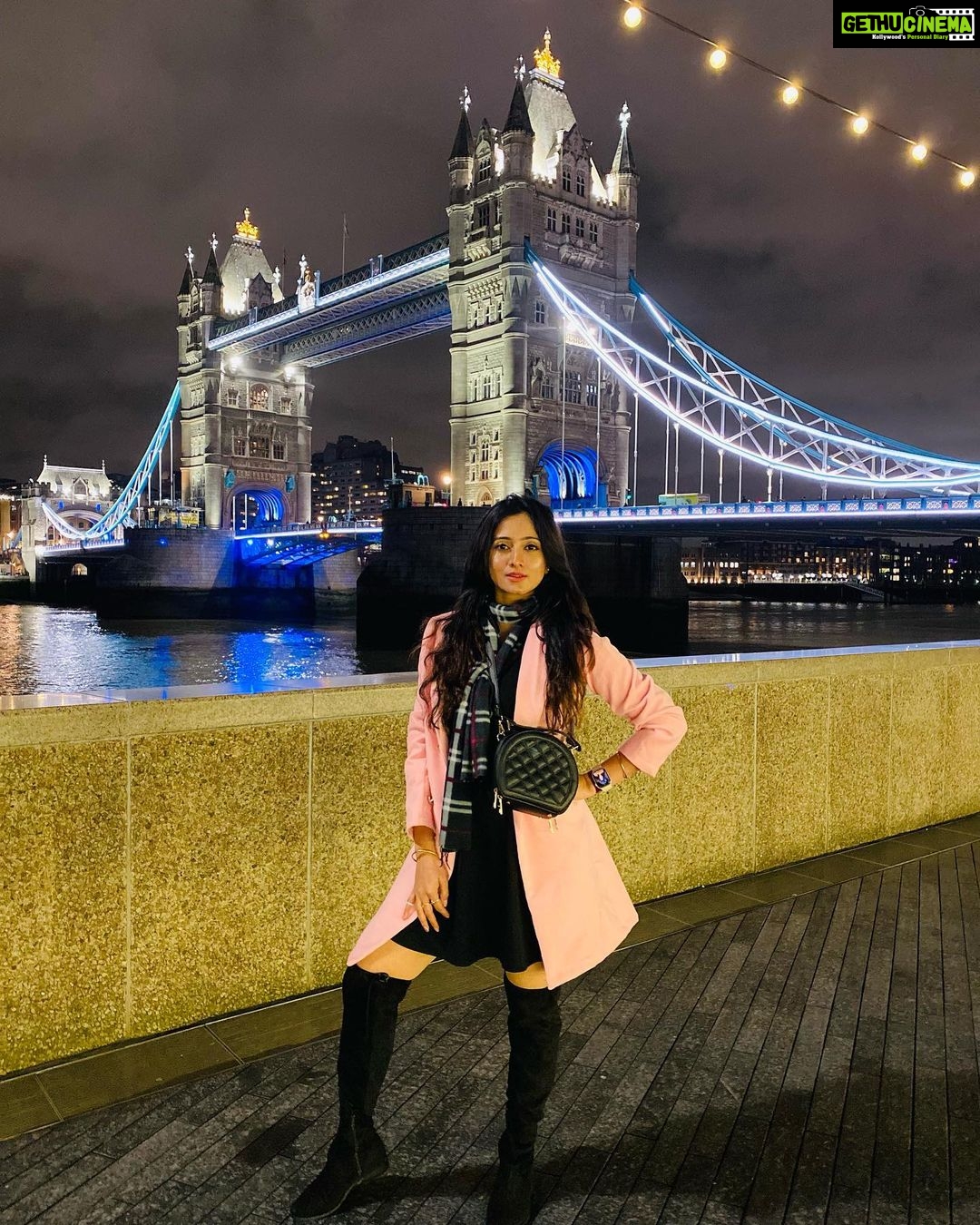 Harshika Poonacha Instagram - London here I come ♥️♥️♥️ I wanted to make sure my first pic from here is gonna be at my favourite place and not the airport 🙈, So here I’m at my #towerbridge ♥️ Let’s bring in the Newyears with love,joy and laughter🥰 2022 we are ready to welcome you ♥️ #Touchdown #London London, United Kingdom