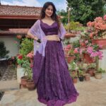 Harshika Poonacha Instagram - Wide shots 💖💞💝 *ನಾನು.... ನಮ್ಮೂರು......* ನಾನು ನಮ್ಮೂರಲ್ಲಿ ವೀರರ ನಾಡು‌ ಕೊಡಗಿನಲ್ಲಿ ರಂಗು ರಂಗಿನ ಪೋಟೋ ಶೂಟಿನಲ್ಲಿ ತವರೂರಿನ ಸಂಭ್ರಮ ತುಂಬಿದೆ ಮೊಗದಲ್ಲಿ ನಮ್ಮೂರು ಚೆಂದ ಇಲ್ಲಿನ ಪರಿಸರವೇ ಅಂದ ಇಲ್ಲಿ ಇರುವುದೇ ಆನಂದ ಪ್ರತಿ ಜನ್ಮ‌ ಇಲ್ಲೇ ಬಯಸುವೇ ಆ ದೇವರಿಂದ ಹಸಿರು ತುಂಬಿದ ಸ್ವರ್ಗವಿದು ಕರ್ನಾಟಕದ ಕಾಶ್ಮೀರವಿದು ಯೋಧರ ಕೊಡುಗೆ ನೀಡಿದ ನಾಡಿದು ಕರುನಾಡಿನ ಹೆಮ್ಮೆಯಿದು ನಮ್ಮ ಹೆಮ್ಮೆ ನಮ್ಮ ಕೊಡಗು ಕಾವೇರಿಯ ಸೊಬಗು ಗಿರಿ ಪರ್ವತಗಳ ಸಾಲು ಟೀ.... ಕಾಫಿಯ ಘಮಲು *Happy to Be in ಕೂರ್ಗ್* . Wearing 💃 @mousumidebnath9006 COORG - The Scotland Of India