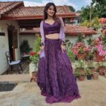 Harshika Poonacha Instagram - Wide shots 💖💞💝 *ನಾನು.... ನಮ್ಮೂರು......* ನಾನು ನಮ್ಮೂರಲ್ಲಿ ವೀರರ ನಾಡು‌ ಕೊಡಗಿನಲ್ಲಿ ರಂಗು ರಂಗಿನ ಪೋಟೋ ಶೂಟಿನಲ್ಲಿ ತವರೂರಿನ ಸಂಭ್ರಮ ತುಂಬಿದೆ ಮೊಗದಲ್ಲಿ ನಮ್ಮೂರು ಚೆಂದ ಇಲ್ಲಿನ ಪರಿಸರವೇ ಅಂದ ಇಲ್ಲಿ ಇರುವುದೇ ಆನಂದ ಪ್ರತಿ ಜನ್ಮ‌ ಇಲ್ಲೇ ಬಯಸುವೇ ಆ ದೇವರಿಂದ ಹಸಿರು ತುಂಬಿದ ಸ್ವರ್ಗವಿದು ಕರ್ನಾಟಕದ ಕಾಶ್ಮೀರವಿದು ಯೋಧರ ಕೊಡುಗೆ ನೀಡಿದ ನಾಡಿದು ಕರುನಾಡಿನ ಹೆಮ್ಮೆಯಿದು ನಮ್ಮ ಹೆಮ್ಮೆ ನಮ್ಮ ಕೊಡಗು ಕಾವೇರಿಯ ಸೊಬಗು ಗಿರಿ ಪರ್ವತಗಳ ಸಾಲು ಟೀ.... ಕಾಫಿಯ ಘಮಲು *Happy to Be in ಕೂರ್ಗ್* . Wearing 💃 @mousumidebnath9006 COORG - The Scotland Of India