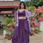 Harshika Poonacha Instagram - Wide shots 💖💞💝 *ನಾನು.... ನಮ್ಮೂರು......* ನಾನು ನಮ್ಮೂರಲ್ಲಿ ವೀರರ ನಾಡು‌ ಕೊಡಗಿನಲ್ಲಿ ರಂಗು ರಂಗಿನ ಪೋಟೋ ಶೂಟಿನಲ್ಲಿ ತವರೂರಿನ ಸಂಭ್ರಮ ತುಂಬಿದೆ ಮೊಗದಲ್ಲಿ ನಮ್ಮೂರು ಚೆಂದ ಇಲ್ಲಿನ ಪರಿಸರವೇ ಅಂದ ಇಲ್ಲಿ ಇರುವುದೇ ಆನಂದ ಪ್ರತಿ ಜನ್ಮ‌ ಇಲ್ಲೇ ಬಯಸುವೇ ಆ ದೇವರಿಂದ ಹಸಿರು ತುಂಬಿದ ಸ್ವರ್ಗವಿದು ಕರ್ನಾಟಕದ ಕಾಶ್ಮೀರವಿದು ಯೋಧರ ಕೊಡುಗೆ ನೀಡಿದ ನಾಡಿದು ಕರುನಾಡಿನ ಹೆಮ್ಮೆಯಿದು ನಮ್ಮ ಹೆಮ್ಮೆ ನಮ್ಮ ಕೊಡಗು ಕಾವೇರಿಯ ಸೊಬಗು ಗಿರಿ ಪರ್ವತಗಳ ಸಾಲು ಟೀ.... ಕಾಫಿಯ ಘಮಲು *Happy to Be in ಕೂರ್ಗ್* . Wearing 💃 @mousumidebnath9006 COORG - The Scotland Of India